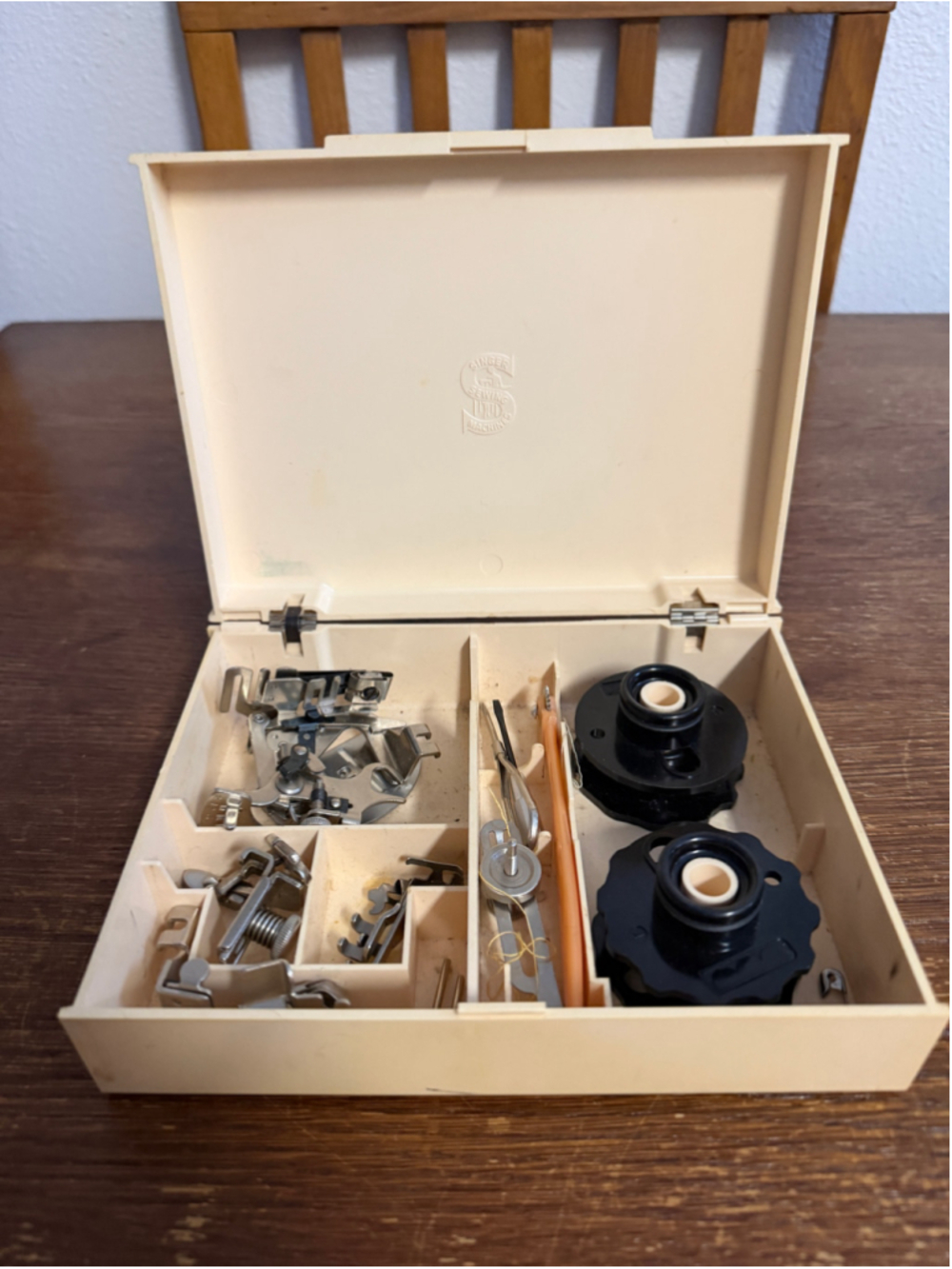 Vintage Singer Sewing Machine Attachment Set Original Accessory Case Presser Fee